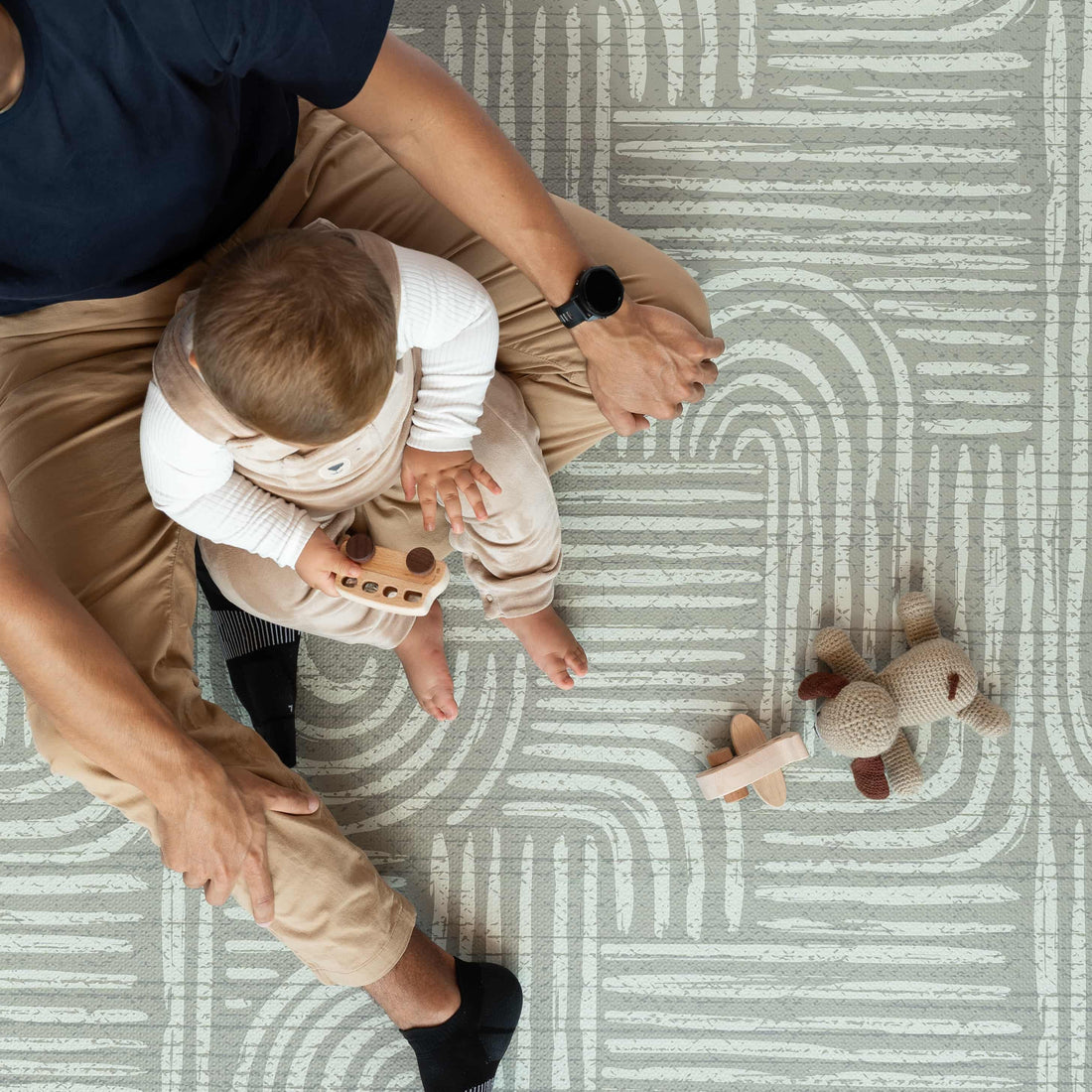 Stilvoller Kinderteppich in gruen im modernen Babyzimmer – neutrales Design für elegantes Interior
