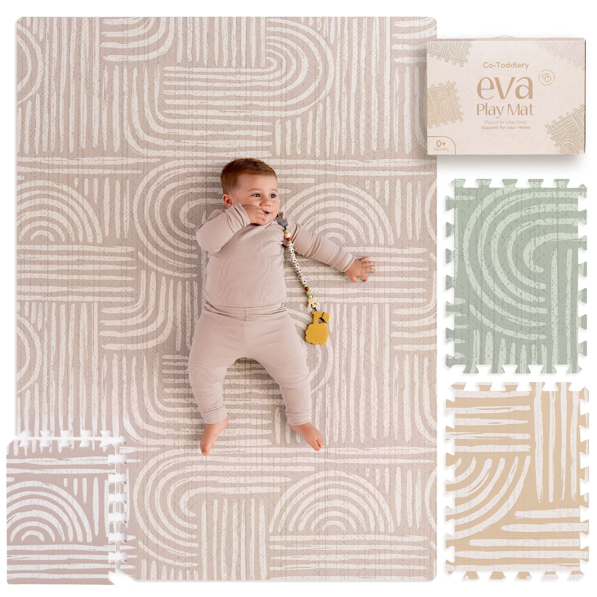 Baby auf der perlgrauen Premium Krabbelmatte aus EVA Schaum von Mikito x Co-Toddlery im stilvollen Ambiente