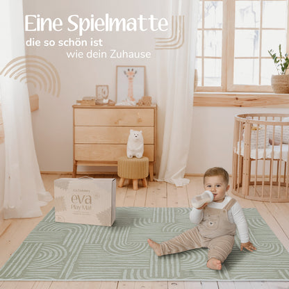 Salbeigrüne Puzzlematte im modernen Babyzimmer – passt als Kinderteppich harmonisch zu neutralem Interior Design